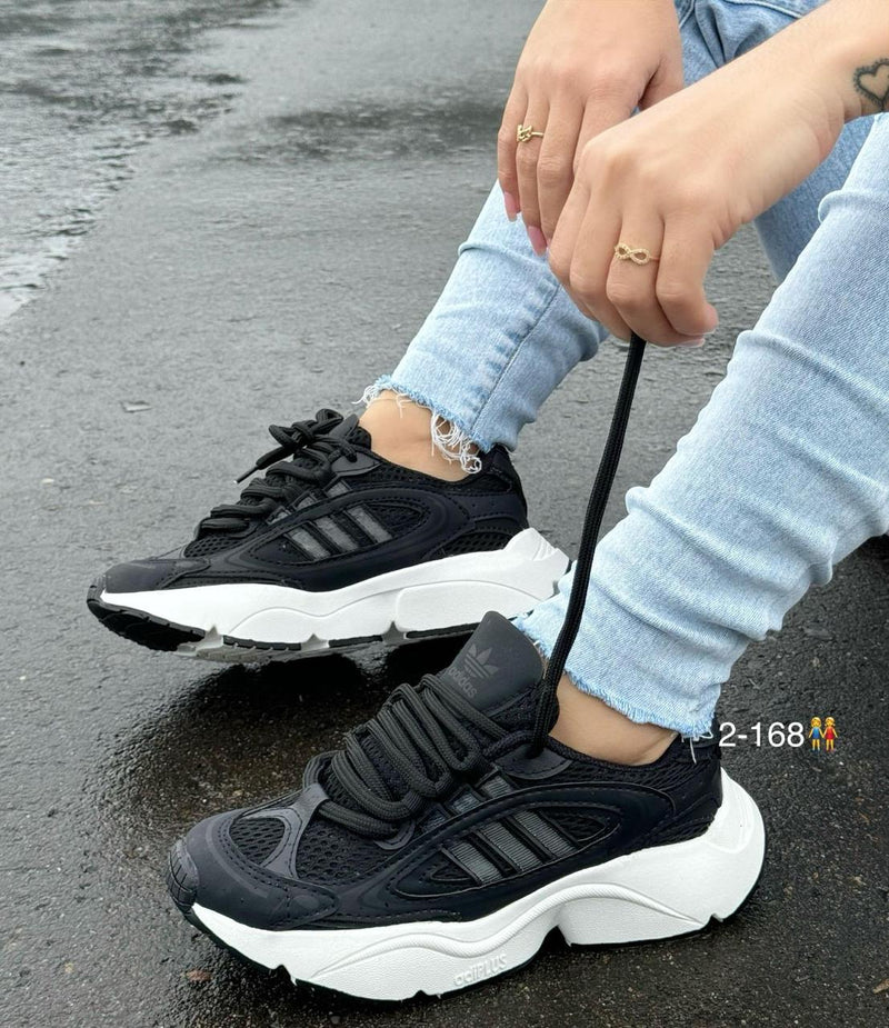 Tenis ADIDAS Ozmillen Femenino